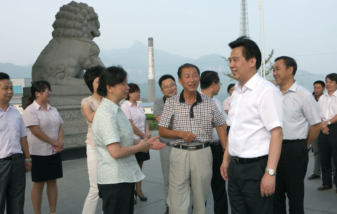 2012年8月，省委常委、宜昌市委書記黃楚平到東圣集團(tuán)調(diào)研。