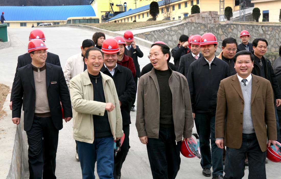 2008年3月，宜昌市市長李樂成到東圣集團(tuán)調(diào)研。